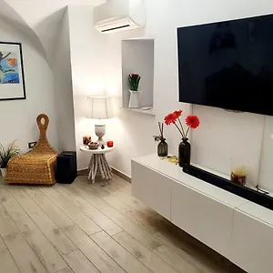 https://vhome-exclusive-living-room.catania-hotels.net
